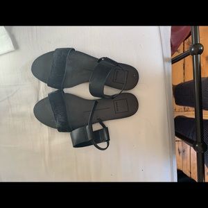 Dolce Vita Flats